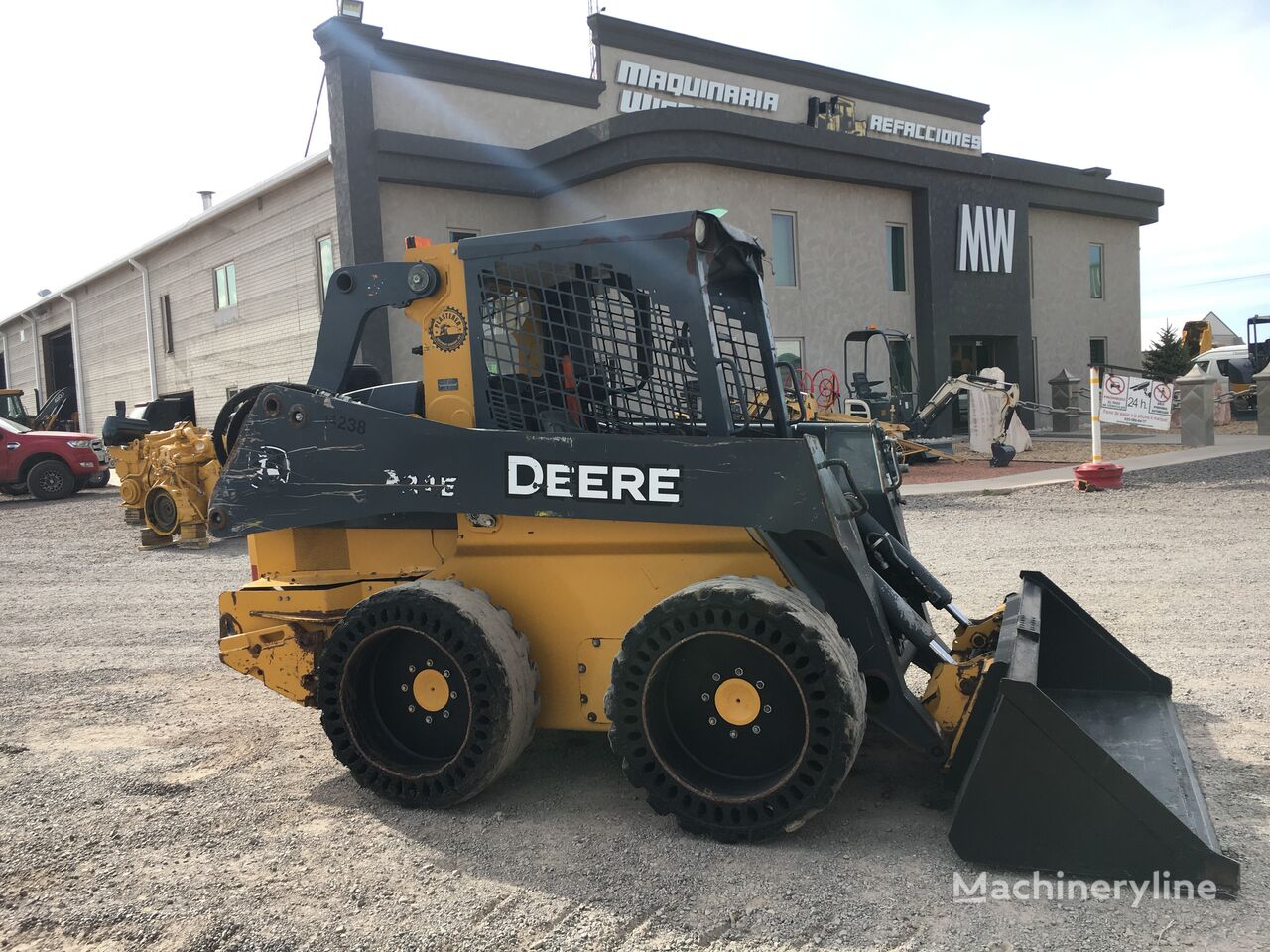 mini-chargeuse John Deere 324E