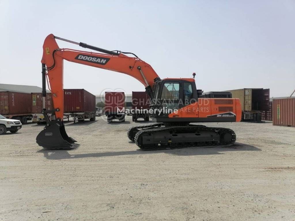 pelle sur chenilles Doosan DX225 LCA – CHAIN EXCAVATOR OPERATING WEIGHT 22 TON APPROX. WITH neuve