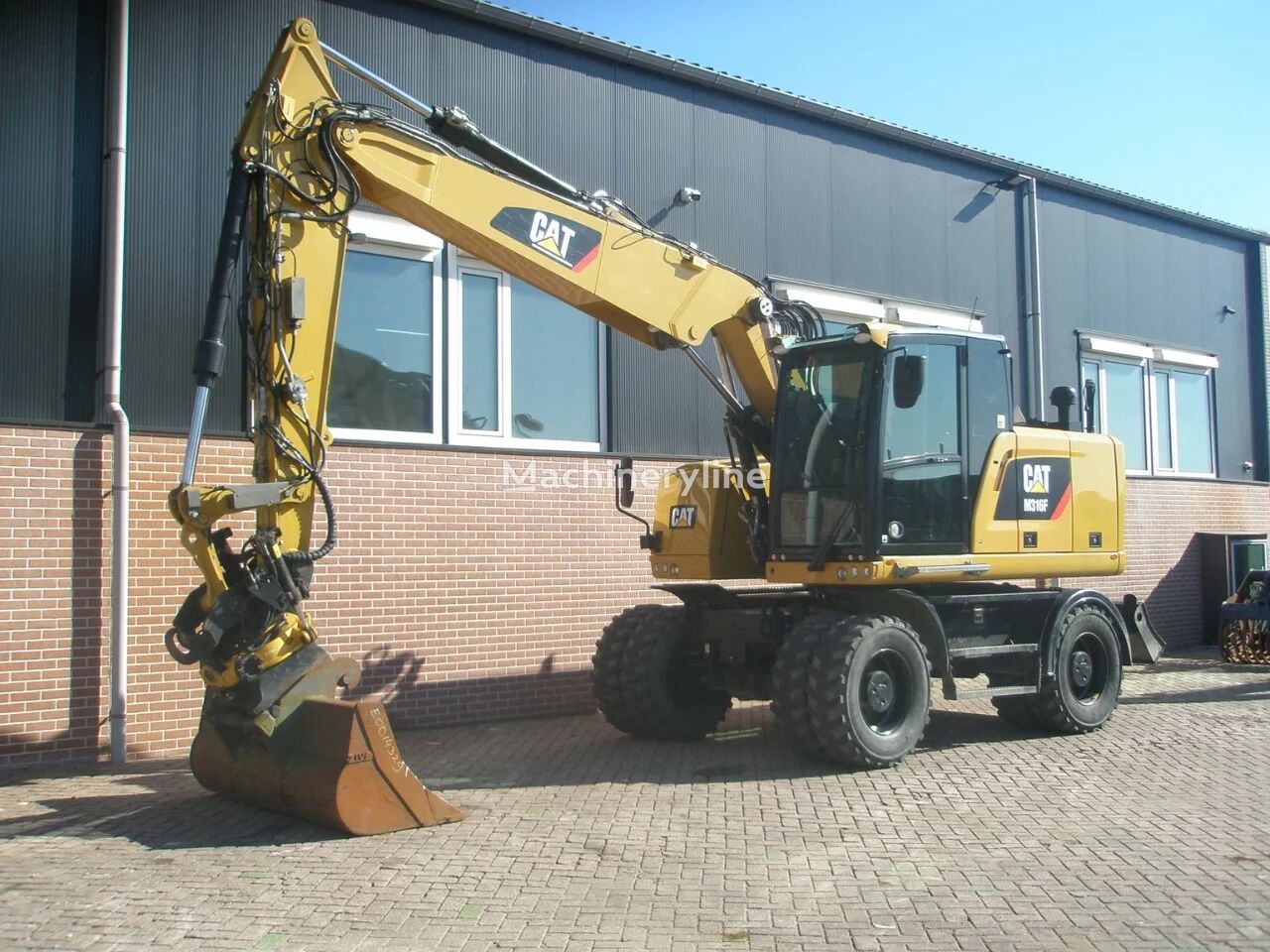 pelle sur pneus Caterpillar M316F